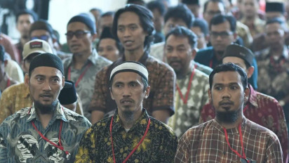 Ratusan Eks Anggota Jemaah Islamiyah Berikrar Kembali ke NKRI, Serahkan Senjata ke Densus 88
