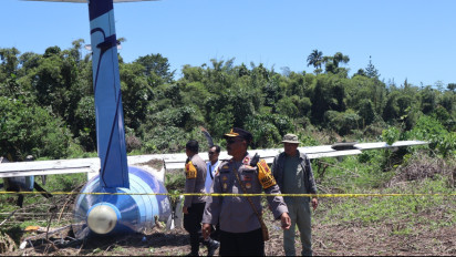 Polres Yapen Lakukan Olah TKP Tergelincirnya Pesawat Trigana