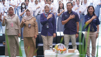 Pelindo Regional 2 Memotivasi Siswa SMAN 13 Jakarta Melalui Kegiatan Mengajar