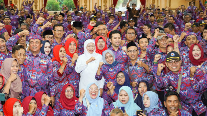 Khofifah Ajak Perangkat Desa Jaga Suasana Kondusif Selama Pilkada Serentak Wujudkan Tagline KPU Jatim Seneng Bareng