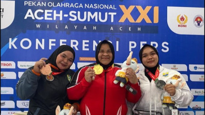 Cetak Rekor, Nurul Akmal Sabet Medali Emas pada Cabor Angkat Besi di PON 2024