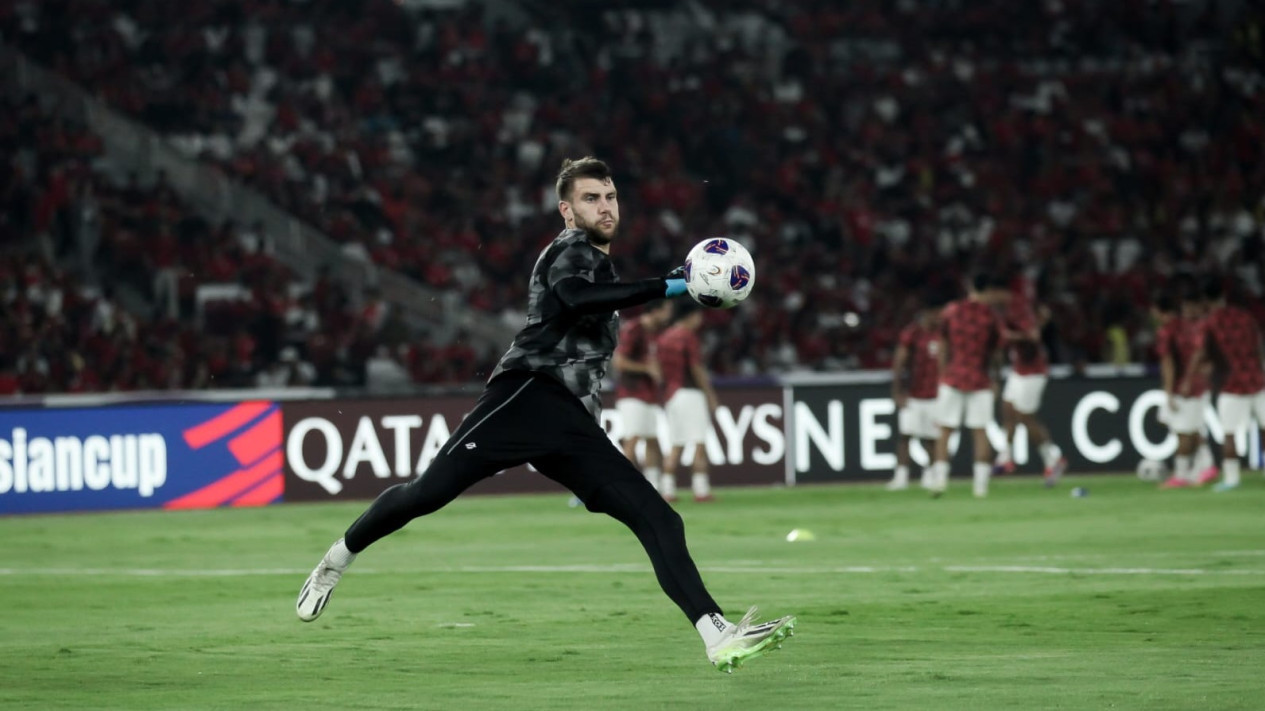 Maarten Paes Disandingkan dengan Legenda Piala Dunia Usai Bawa Timnas Indonesia Imbangi Australia
            - galeri foto