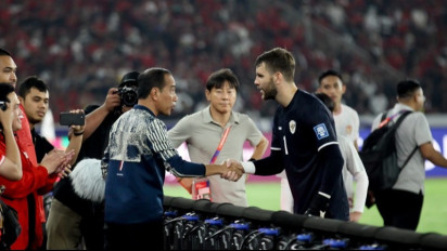 Momen Jokowi Turun ke Lapangan Salami Timnas Indonesia, Bikin Ingat Era Presiden Soeharto yang Takut Nonton Sepak Bola Gara-gara...