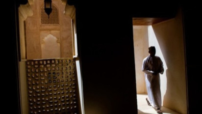 Ustaz Adi Hidayat Bagikan Resep Hidup Ringan Tapi Rezeki Mengalir Deras