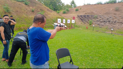 Asah Kemampuan, Kapolres Probolinggo dan Wartawan Latihan Menembak