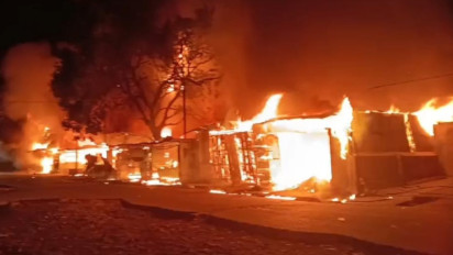 Gegara Sebatang Rokok, 6 kios di Sikka Ludes Terbakar