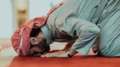 Jadikanlah Sabar dan Shalat Sebagai Penolong, Tafsir Surah Al Baqarah Ayat 153