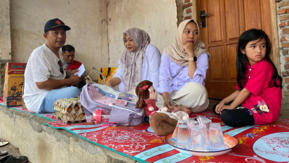 Gerindra Lombok Barat Turun Tangan Bantu Bocah 4 SD yang Seorang Diri Rawat Ayah Pengidap Kanker