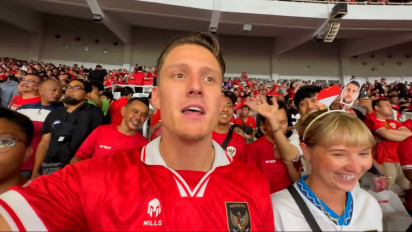 Pasangan Bule Ini Terkejut dengan Atmosfer GBK, Ketagihan Nonton Timnas Indonesia Main