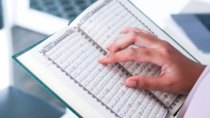 Dibaca Setiap Malam Agar Kubur Terang Benderang, Ini Bacaan Surah Al Mulk Ayat 21-30