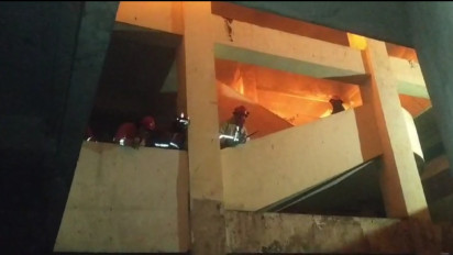 Pasar Baru Barat (Comboran) Malang Terbakar Hebat, Puluhan Kios dan 11 Mobil Ludes Terbakar