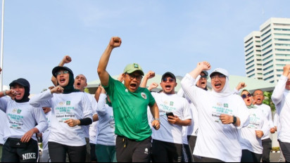 Pimpin Jalan Sehat Bareng 68 Caleg Terpilih di Kompleks DPR, Seloroh Cak Imin: Ada Hak Istimewa untuk Pilih Komisi Bagi...