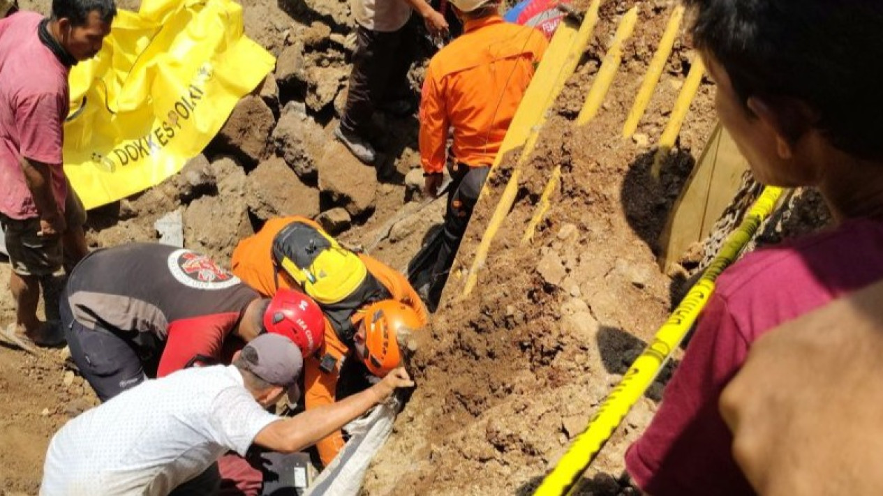 Kabar Duka! Operator Alat Berat Tewas Tertimbun Tanah di Cianjur saat Bekerja
            - galeri foto