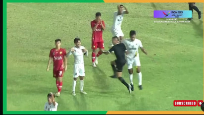 Kena 'Bogem' Pemain, Wasit PON Aceh-Sumut 2024 Cabor Sepak Bola Jatuh Pingsan 