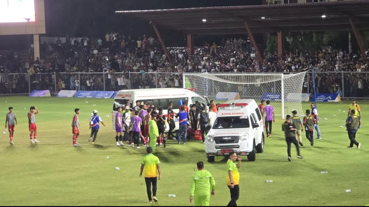 Kronologi Wasit PON 2024 Pingsan Kena Bogem Pemain di Lapangan: Keputusan Kontroversial hingga Penalti Gaib Diduga Jadi Penyebab
            - galeri foto