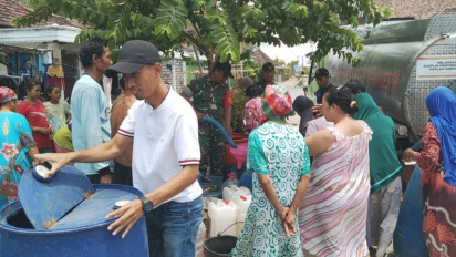 Dampak Kemarau Panjang, Ratusan Warga di Gresik Sudah 4 Bulan Alami Krisis Air Bersih