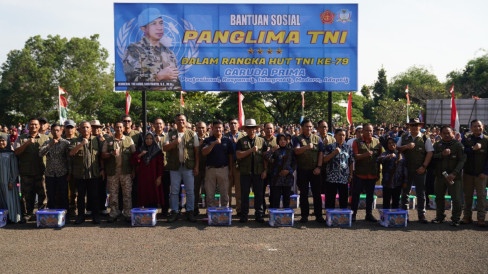 Panglima TNI Bagikan Ratusan Paket Sembako dan Tanam Pohon di PMPP TNI