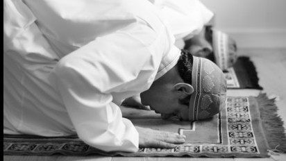 Simak Tata Cara Shalat Tahajud Lengkap dengan Niatnya