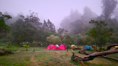 Sensasi Camping di Tepi Ranu Regulo, Danau Indah di Kaki Gunung Semeru