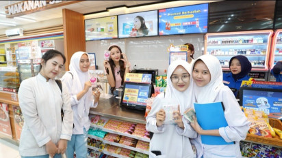 Mengintip Momen Lucinta Luna Mendadak Jadi Kasir di Mini Market saat Promosikan Program Promo Spesial