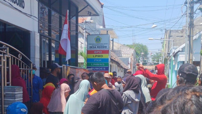 Protes Beras CSR Jelek Tak Layak Konsumsi, Warga Roomo Gresik Demo ke Balai Desa