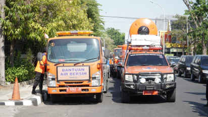Dua Kecamatan Dilanda Kekeringan Ekstrim, Bupati Lamongan Kirimkan Air Bersih