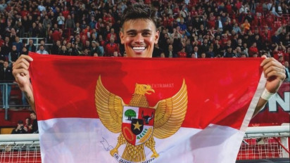 Keren! Mees Hilgers Jadi Bek Paling Sibuk saat Bawa FC Twente Curi Poin dari Manchester United di Old Trafford, Ini Statistik Calon Pemain Timnas Indonesia