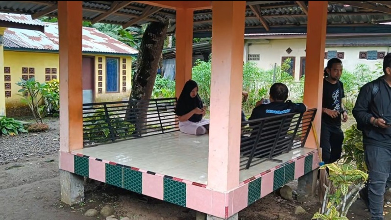 Update! Keluarga Pelaku Bicara Keberadaan Indra Septiarman, Singgung Pembunuh Gadis Cantik Penjual Gorengan Diminta Harus Melakukan Ini
            - galeri foto