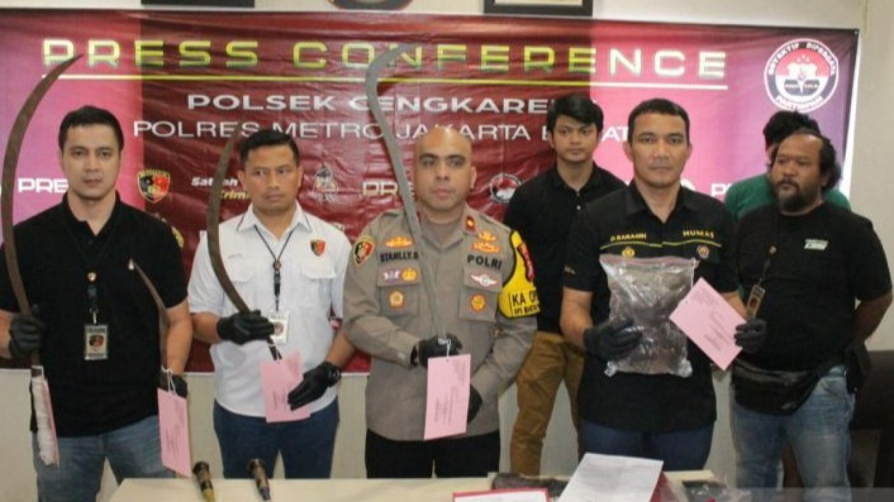 Pemuda yang Menyabet Remaja Pakai Sajam saat Tawuran di Cengkareng Ditangkap, Handphone Korban Digadai Temannya, Ternyata...
            - galeri foto
