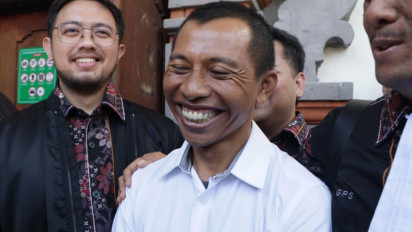 Bebas dari Tuduhan, I Nyoman Sukena Sujud Syukur Setelah Vonis Bebas Kasus Landak Jawa