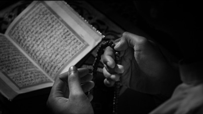 Habis Shalat Fardhu Sempatkan Baca Zikir, Begini Kata Ustaz Adi Hidayat Urutan Tepatnya sesuai Sunnah Nabi Muhammad SAW