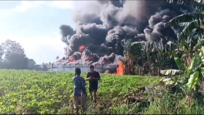 Gudang Penimbun BBM Ilegal di Hajimena Lampung Selatan Terbakar, Tiga Mobil Ikut Hangus