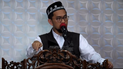 Ketika Doa Tolong Baca Lima Ayat ini Usai Shalat Tahajud, Ustaz Adi Hidayat Jamin Rezeki Datang Seluas Samudera