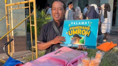 Bacalon Wakil Wali Kota Cilegon Fajar Bagi Umrah Gratis, Pedagang Es Terkejut