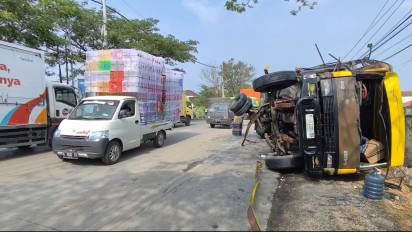Bus Tabrak Truk Tronton di Jalan Pantura Pati - Rembang, 6 Meninggal dan 4 Luka luka