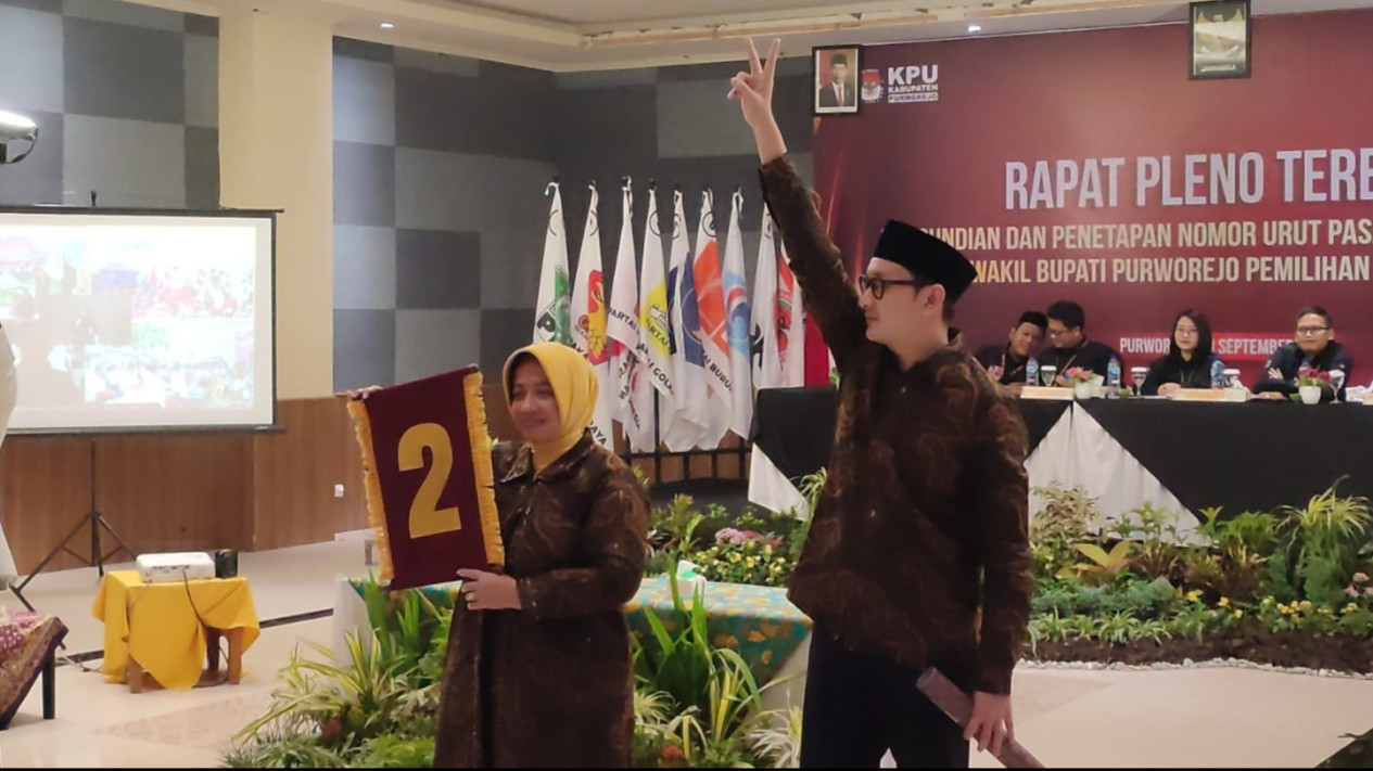 Yuli-Dion Dapat Nomor Urut 2, Dianggap Simbol Keseimbangan dan Keberuntungan
            - galeri foto