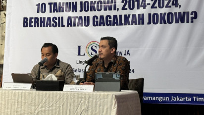 LSI Denny JA: 10 Tahun Jokowi Sukses di Ekonomi dan Sosial