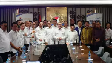 Menteri Perdagangan RI, Zulkifli Hasan, memberikan dukungan penuh kepada kepemimpinan Anindya Bakrie saat hadir di HUT ke-56 Kadin Indonesia, Selasa (24/9/2024).