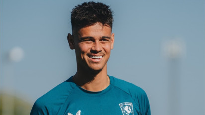 Mees Hilgers Samakan Laga Kontra Manchester United seperti Hadapi Thom Haye dan Almere City