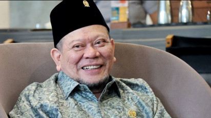 Telaah Kritis Beredarnya Foto-Foto Calon Paket Pimpinan DPD RI bersama Presiden Terpilih Prabowo Subianto di sejumlah group WA