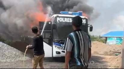 Mobil Sim Keliling Terbakar Saat Pelayanan di Maros