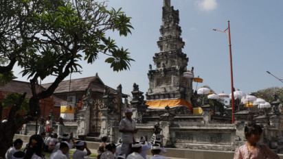 Rayakan Galungan, Umat Hindu di Kota Denpasar Padati Pura Agung Jagadnatha