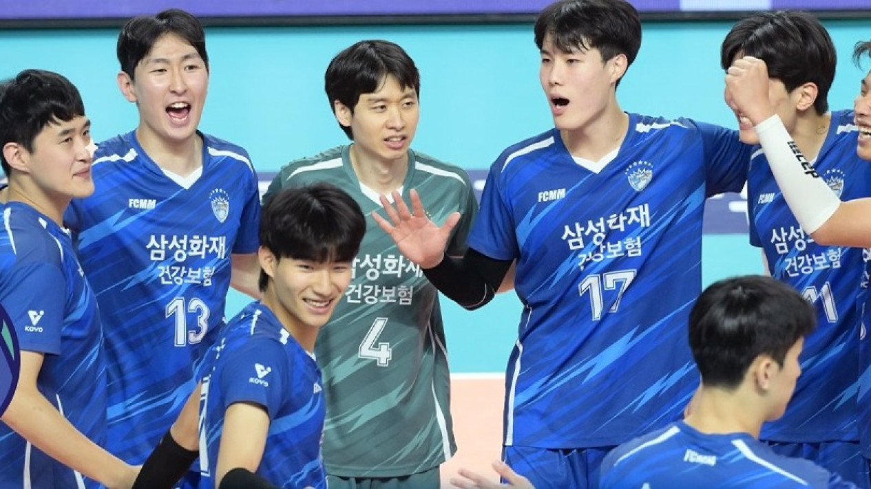 Klasemen Akhir Voli Putra KOVO Cup 2024: KAL Jumbos dan Blue Fangs Melenggang ke Semifinal
            - galeri foto