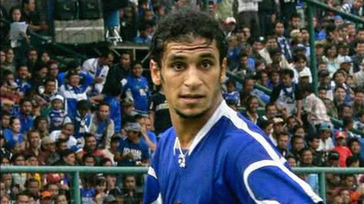 Apa Kabar Redouane Barkaoui? Eks Striker Persib Bandung yang Punya Selebrasi Nyentrik Menari Jaipong Saat Berhasil Mencetak Gol
            - galeri foto