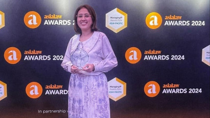 Lia Alizia Menerima Penghargaan Indonesia Female Lawyer of The Year kategori “Jurisdictional Awards” di Asialaw Awards 2024