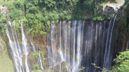 Grojogan Sewu, Cara Lain Menikmati Keindahan Panorama Air Terjun Tumpak Sewu di Kaki Gunung Semeru