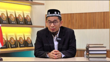 Ketika Shalat Terus Baca Qulhuwallahu, Memangnya Boleh Cuma Pakai Surat Al Ikhlas? Ustaz Adi Hidayat Bilang, Ternyata...