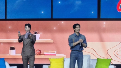 Bikin Heboh Jakarta, Wi Ha Joon Beri Tiket Pesawat Ke Korea Selatan pada Penggemar