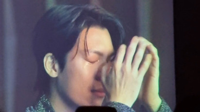 Dapat Kejutan dari Wively Jakarta, Aktor Wi Ha Joon Tak Kuasa Tahan Air Mata