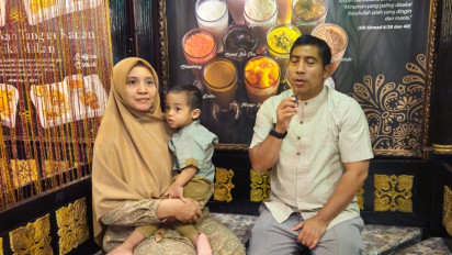 Bawa 3 Anak Kecil, Pasutri Ini Mantap Umrah dengan Uhud Tour karena Nyaman dan Ustaz Khalid Basalamah